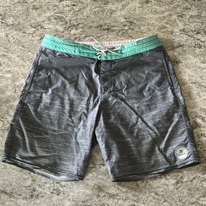 Billabong Men's Swim Trunks Size 32